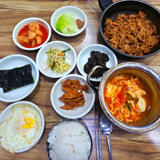 Cheonan Sikdang — 3