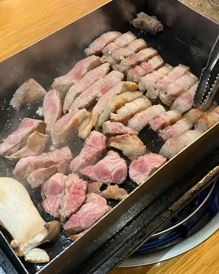 Gopchang Paneun Gogijip — 8