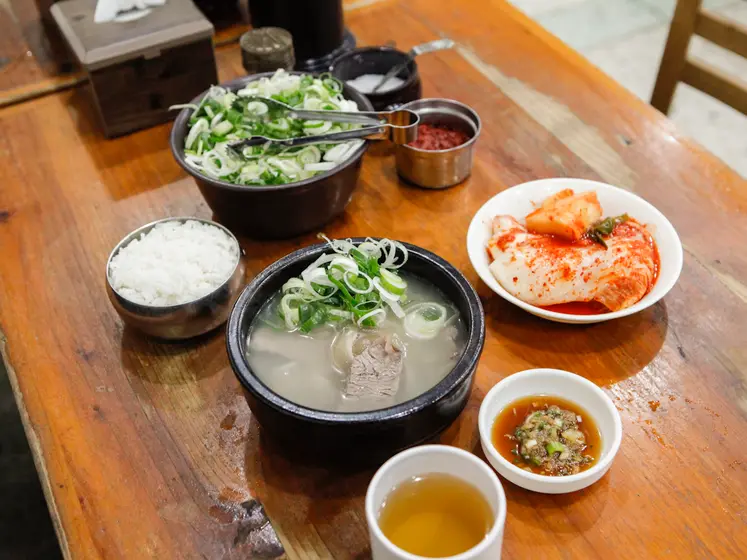Jungnimjang Seolleongtang — 1