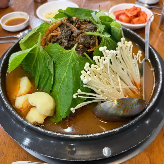 Sindonggung Gamjatang Yeoksam — 3